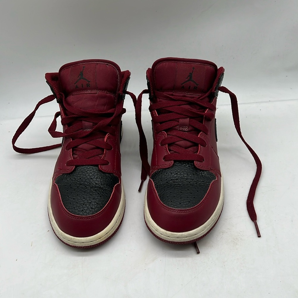 Nike Air Jordan 1 Mid GS “Banned” Sneakers 554725-601 Youth Size 5 Red Black